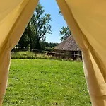 Séjour à la ferme La Ferme Des Lamas Dordogne Saint-Cyr-Les-Champagnes