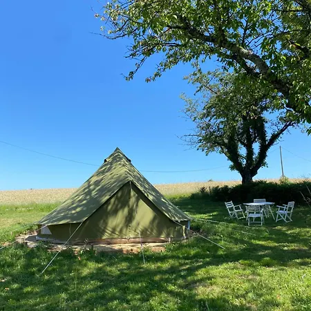 La Ferme Des Lamas Dordogne 5* Saint-Cyr-Les-Champagnes